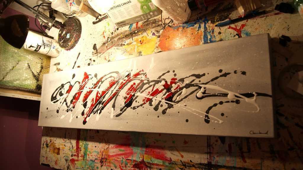 peinture abstraite blanche, rouge et gris