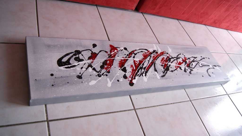 peinture abstraite blanche, rouge et gris