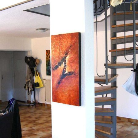 tableau marron sur bois naturel