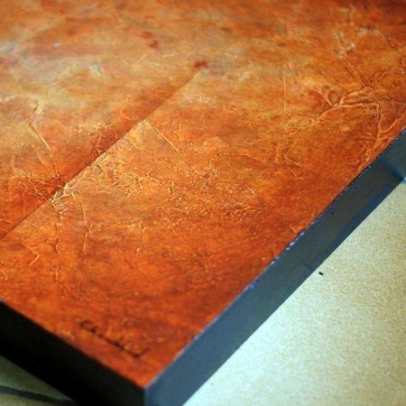 tableau marron sur bois naturel
