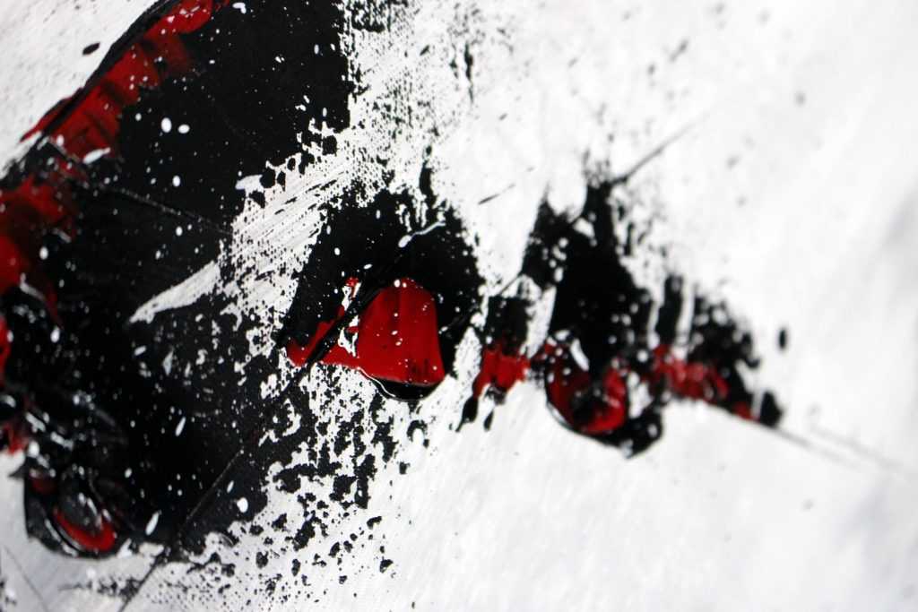 tableau rouge et noir abstrait