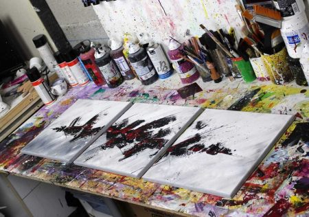 tableau rouge et noir abstrait